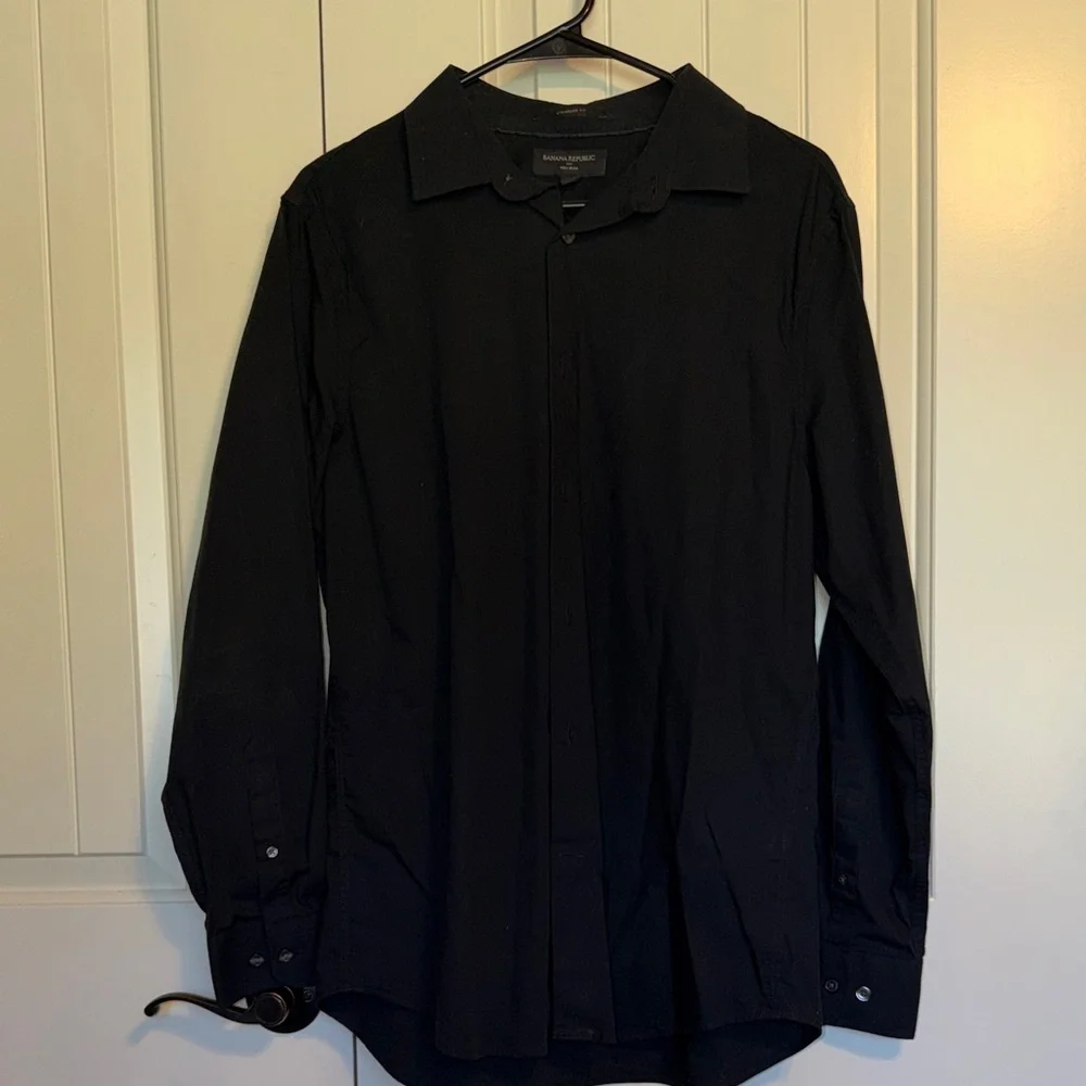 Banana Republic Men's Black Long-Sleeve Dress Shirt - Classic Point Collar